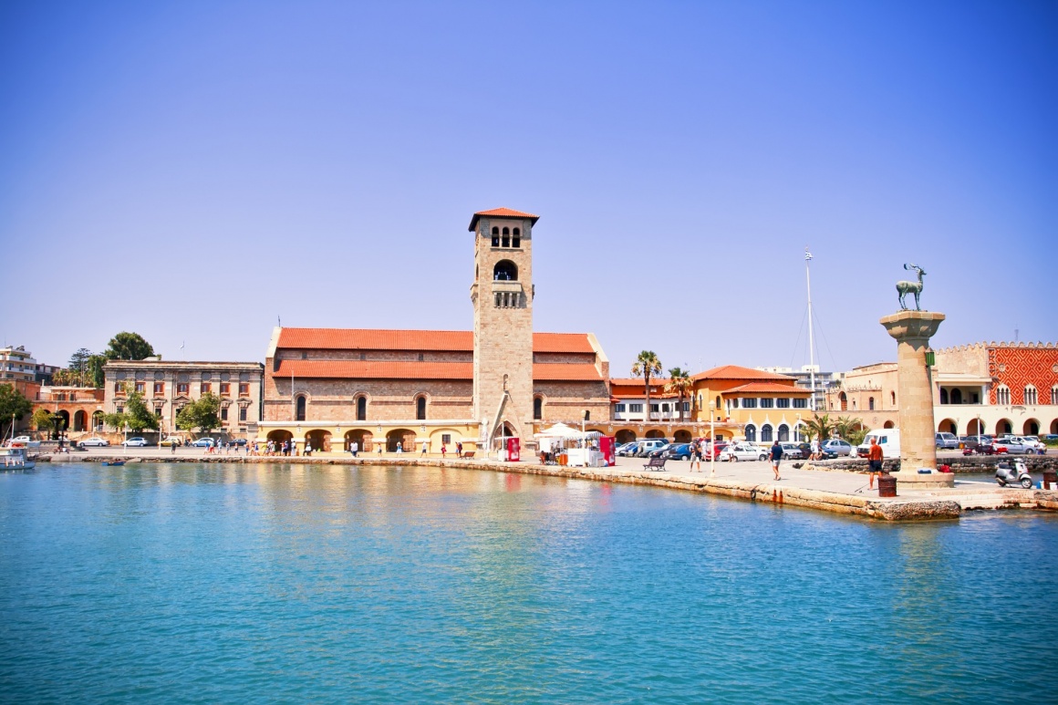 'Famous Mandraki harbor of Rhodes island, Greece' - Ρόδος