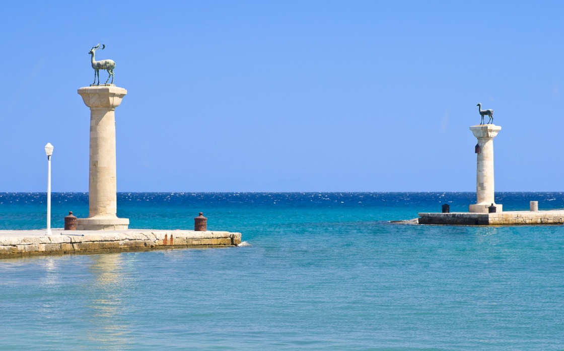 'Statues of deers in harbor of Rhodes city, Rhodes island, Greece' - Ρόδος